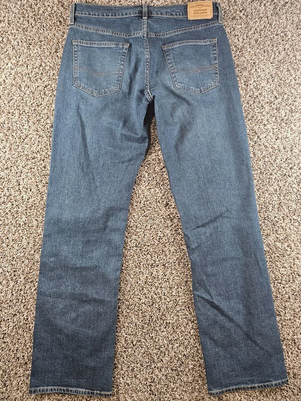 Levi Strauss Mens Sz 32x34 Relaxed Fit Blue Jeans Medium Wash Denim